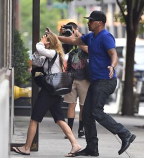 Mary-Kate Olsen feet photo thumbnail