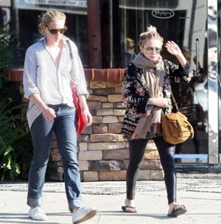 Mary-Kate Olsen feet photo thumbnail