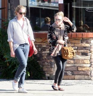 Mary-Kate Olsen feet photo thumbnail