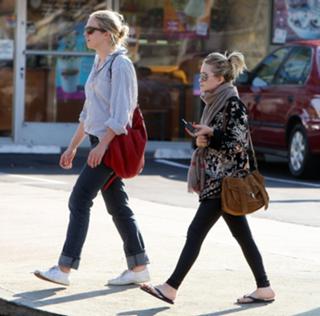 Mary-Kate Olsen feet photo thumbnail