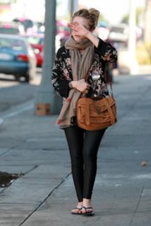 Mary-Kate Olsen feet photo thumbnail