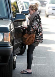 Mary-Kate Olsen feet photo thumbnail