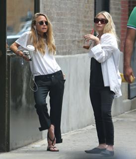 Mary-Kate Olsen feet photo thumbnail