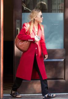 Mary-Kate Olsen feet photo thumbnail