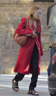 Mary-Kate Olsen feet photo thumbnail
