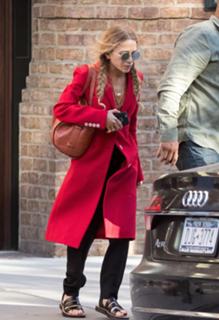 Mary-Kate Olsen feet photo thumbnail
