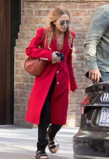 Mary-Kate Olsen feet photo thumbnail