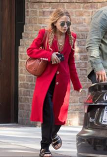 Mary-Kate Olsen feet photo thumbnail