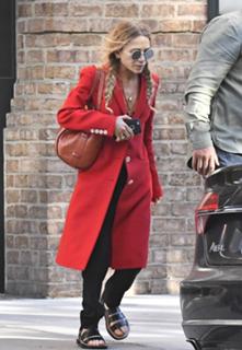 Mary-Kate Olsen feet photo thumbnail