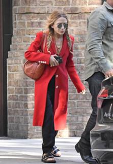 Mary-Kate Olsen feet photo thumbnail
