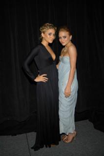 Mary-Kate Olsen feet photo thumbnail
