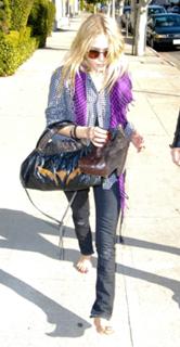 Mary-Kate Olsen feet photo thumbnail