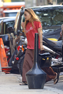 Mary-Kate Olsen feet photo thumbnail