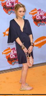 Mary-Kate Olsen feet photo thumbnail