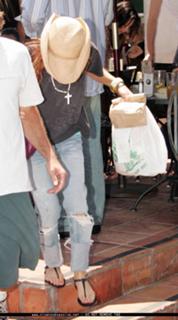 Mary-Kate Olsen feet photo thumbnail