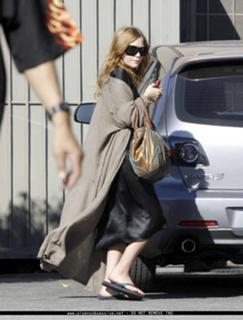 Mary-Kate Olsen feet photo thumbnail