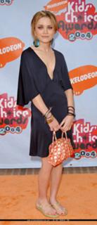 Mary-Kate Olsen feet photo thumbnail