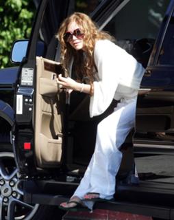 Mary-Kate Olsen feet photo thumbnail