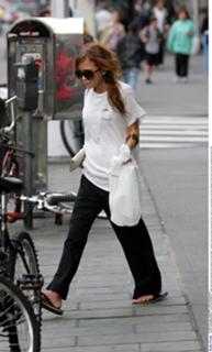 Mary-Kate Olsen feet photo thumbnail