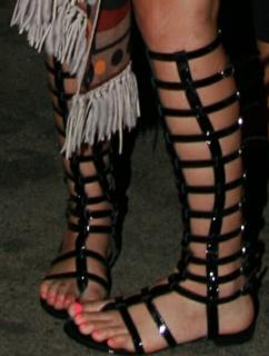 Mary-Kate Olsen feet photo thumbnail