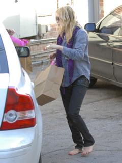 Mary-Kate Olsen feet photo thumbnail