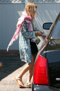 Mary-Kate Olsen feet photo thumbnail