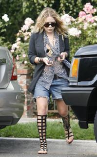 Mary-Kate Olsen feet photo thumbnail