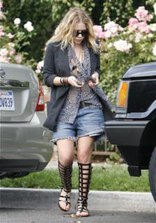 Mary-Kate Olsen feet photo thumbnail