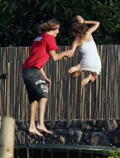 Mary-Kate Olsen feet photo thumbnail
