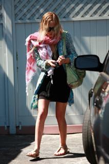 Mary-Kate Olsen feet photo thumbnail
