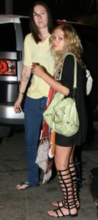 Mary-Kate Olsen feet photo thumbnail