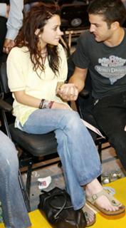 Mary-Kate Olsen feet photo thumbnail