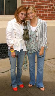 Mary-Kate Olsen feet photo thumbnail