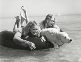 Mary-Kate Olsen feet photo thumbnail