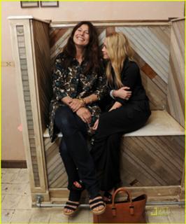 Mary-Kate Olsen feet photo thumbnail
