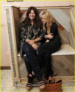 Mary-Kate Olsen feet photo thumbnail