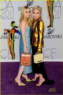 Mary-Kate Olsen feet photo thumbnail