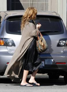 Mary-Kate Olsen feet photo thumbnail