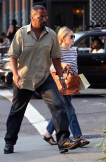 Mary-Kate Olsen feet photo thumbnail