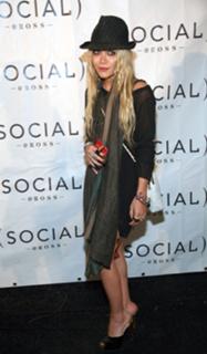 Mary-Kate Olsen feet photo thumbnail
