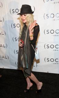 Mary-Kate Olsen feet photo thumbnail