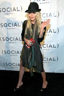 Mary-Kate Olsen feet photo thumbnail