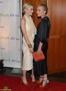 Mary-Kate Olsen feet photo thumbnail