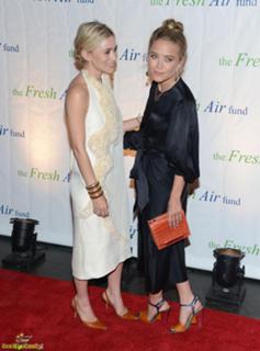 Mary-Kate Olsen feet photo thumbnail