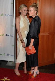 Mary-Kate Olsen feet photo thumbnail