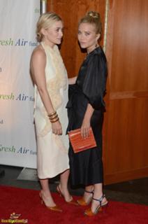 Mary-Kate Olsen feet photo thumbnail