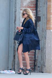 Mary-Kate Olsen feet photo thumbnail