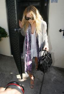 Mary-Kate Olsen feet photo thumbnail
