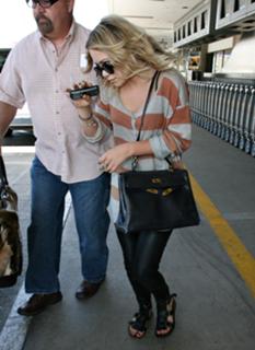 Mary-Kate Olsen feet photo thumbnail
