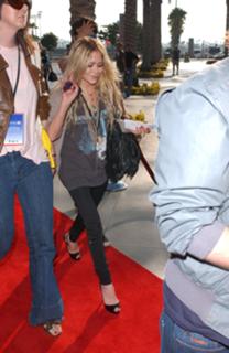 Mary-Kate Olsen feet photo thumbnail